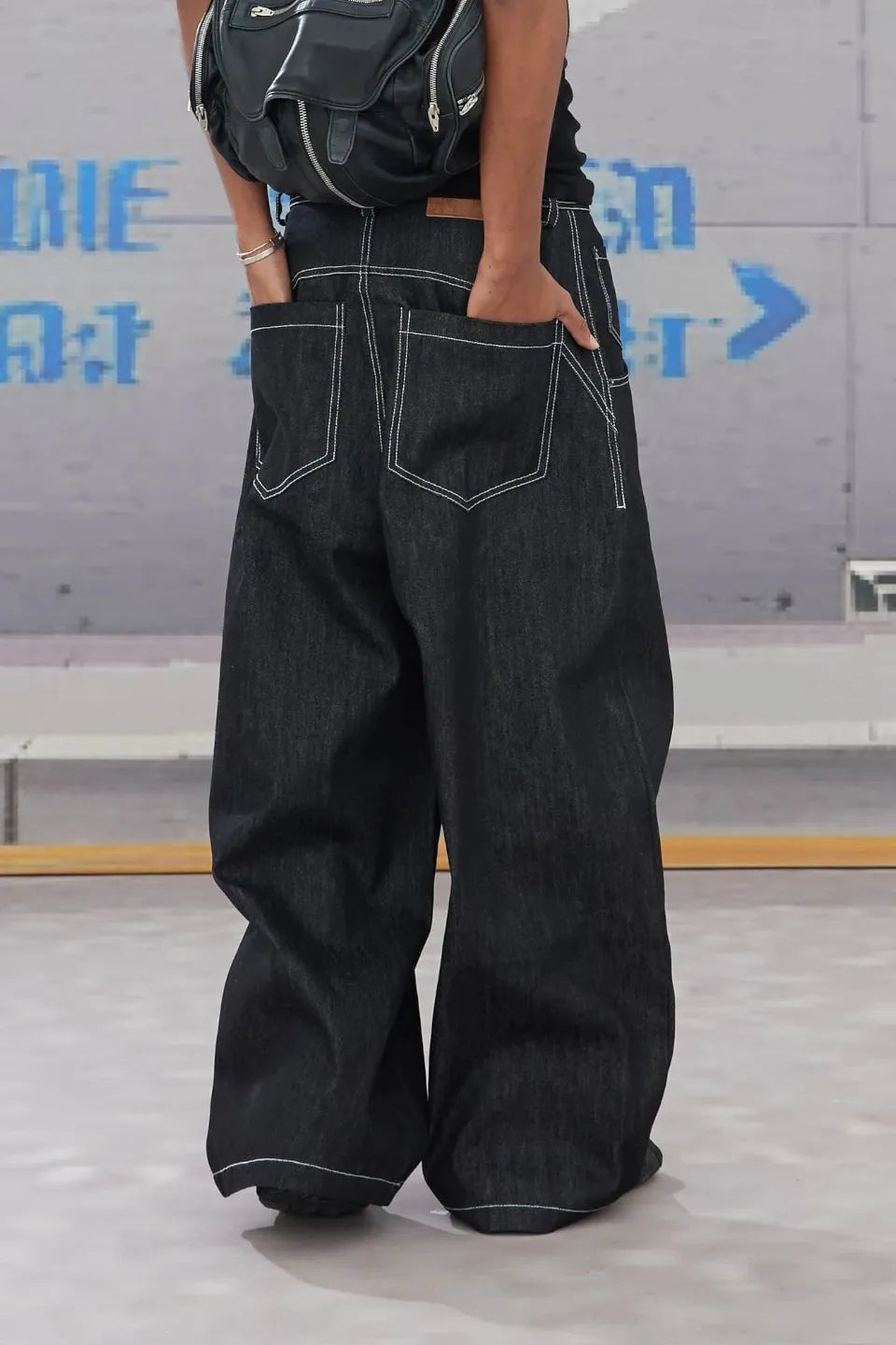 Airplane Buckle Curved Baggy Jeans