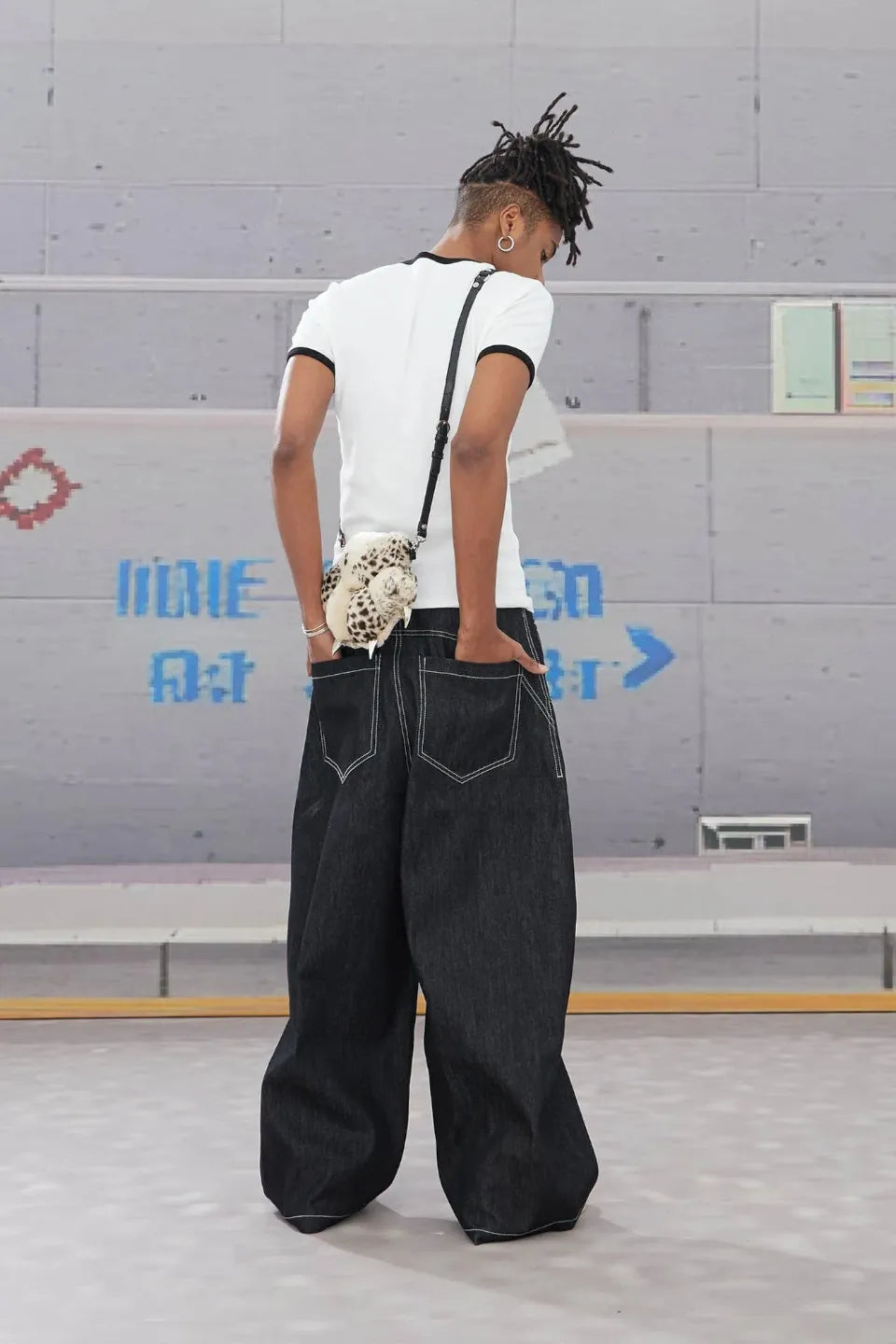 Airplane Buckle Curved Baggy Jeans