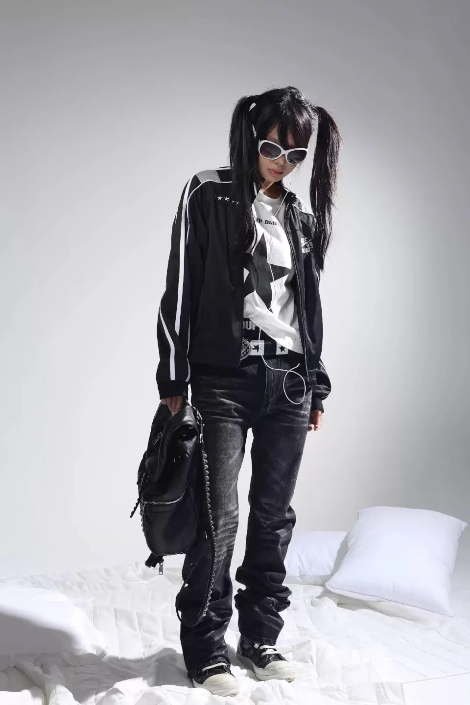 GROUPMAREK ジャケットの詳細。マットなナイロンと光沢のある素材による、コントラストの効いたパネルディテール