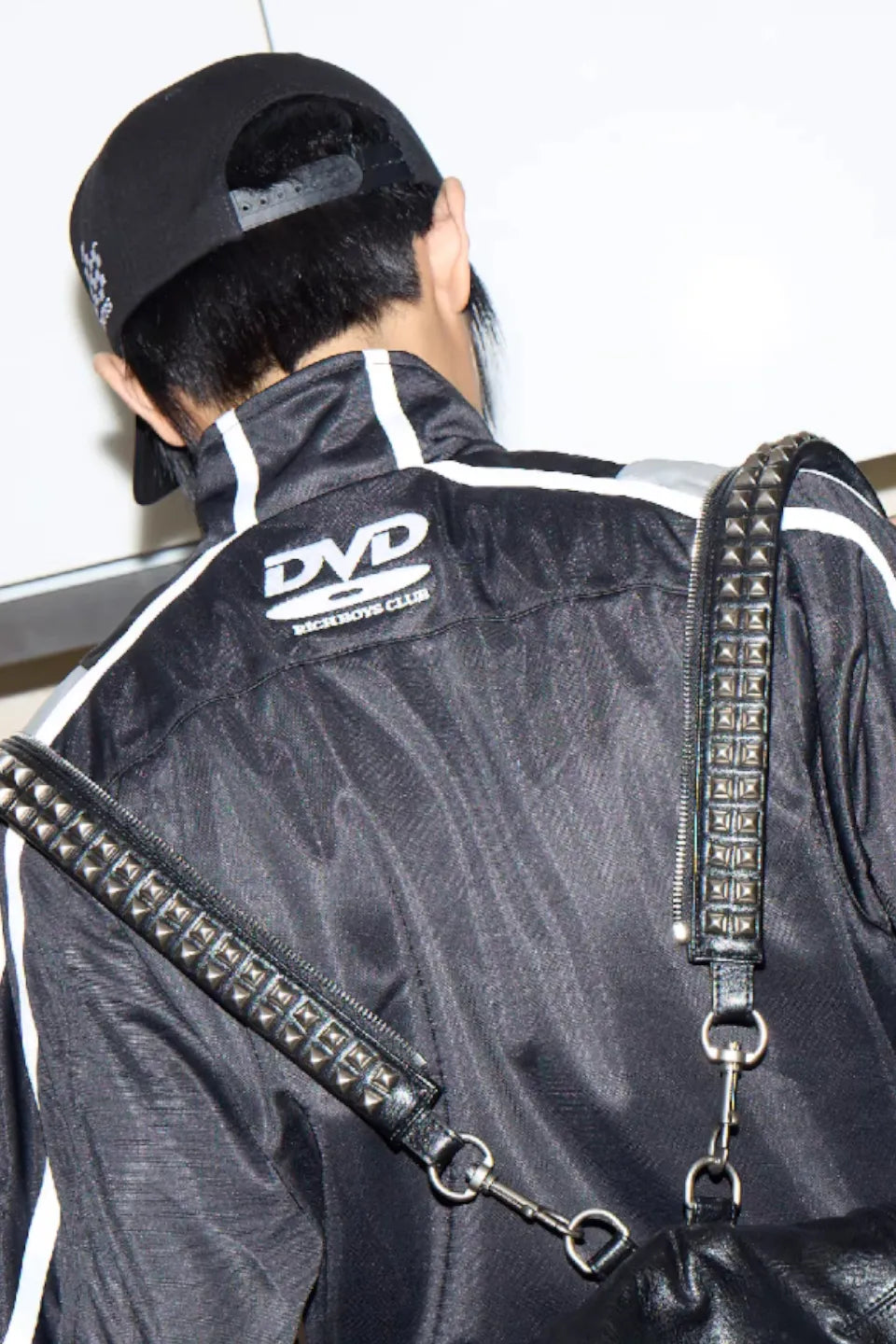 GROUPMAREK ジャケットの詳細。マットなナイロンと光沢のある素材による、コントラストの効いたパネルディテール