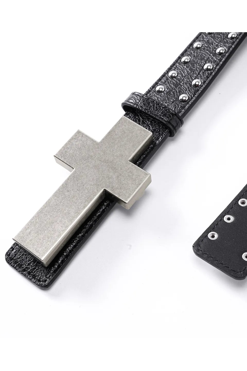 ╋ Cracked Leather Rivet Belt