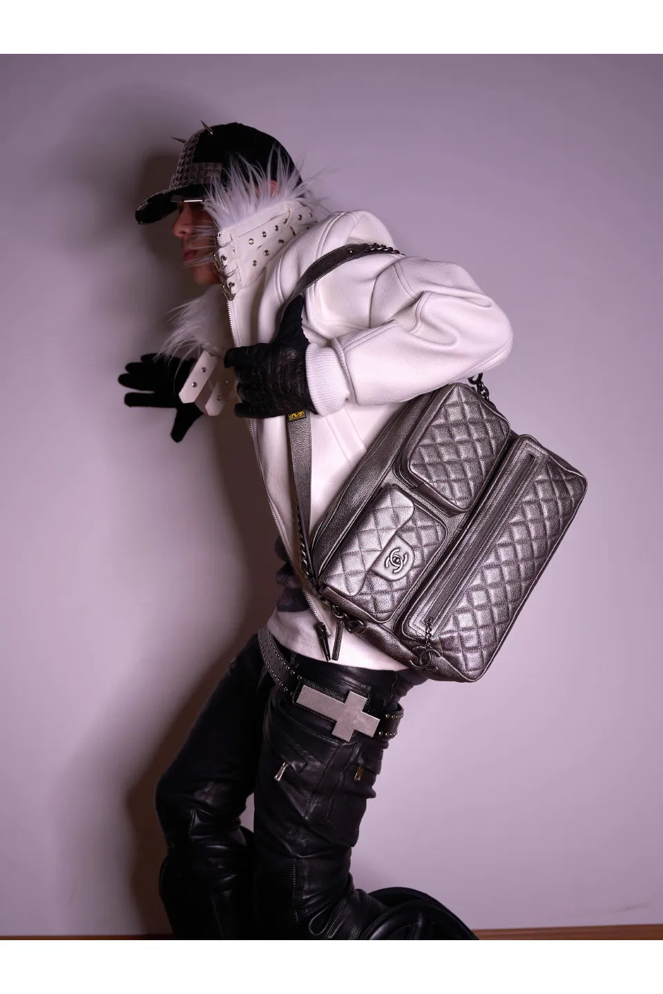 ╋ Cracked Leather Rivet Belt