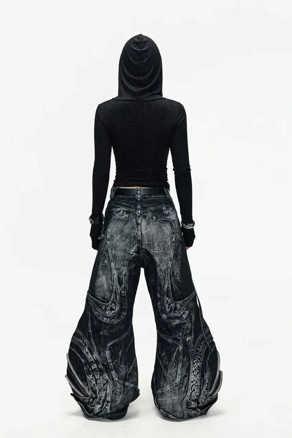 PERSONSOUL Deconstructed Exaggerated Flared Patchwork Jeans - 複雑なパッチワークと裾の劇的な広がりが特徴の解体再構築フレアデニム