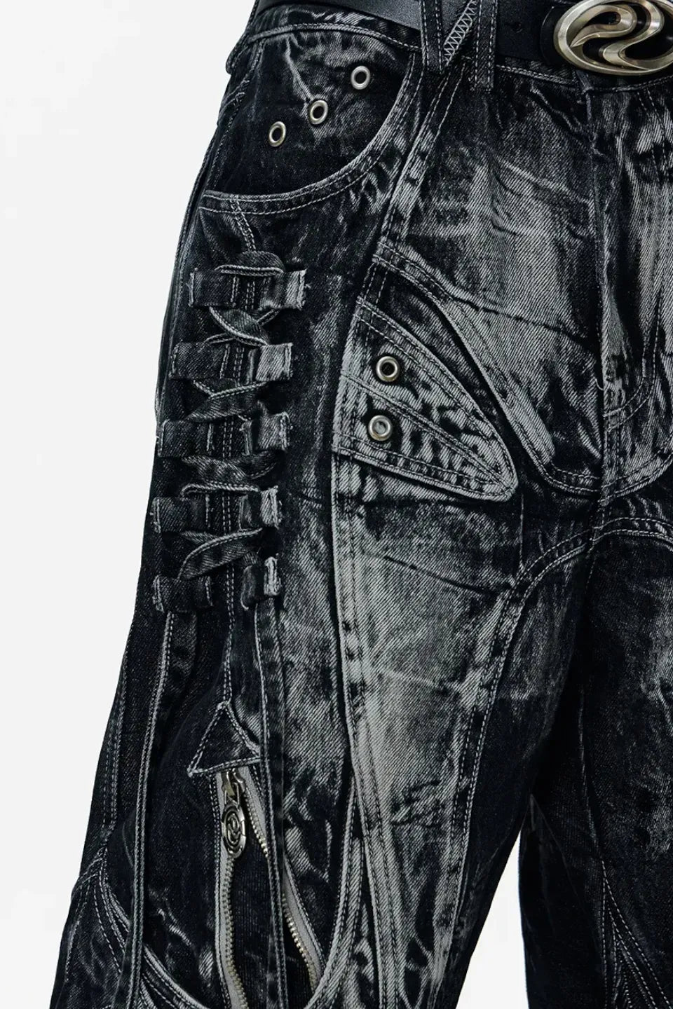 PERSONSOUL Deconstructed Exaggerated Flared Patchwork Jeans - 複雑なパッチワークと裾の劇的な広がりが特徴の解体再構築フレアデニム