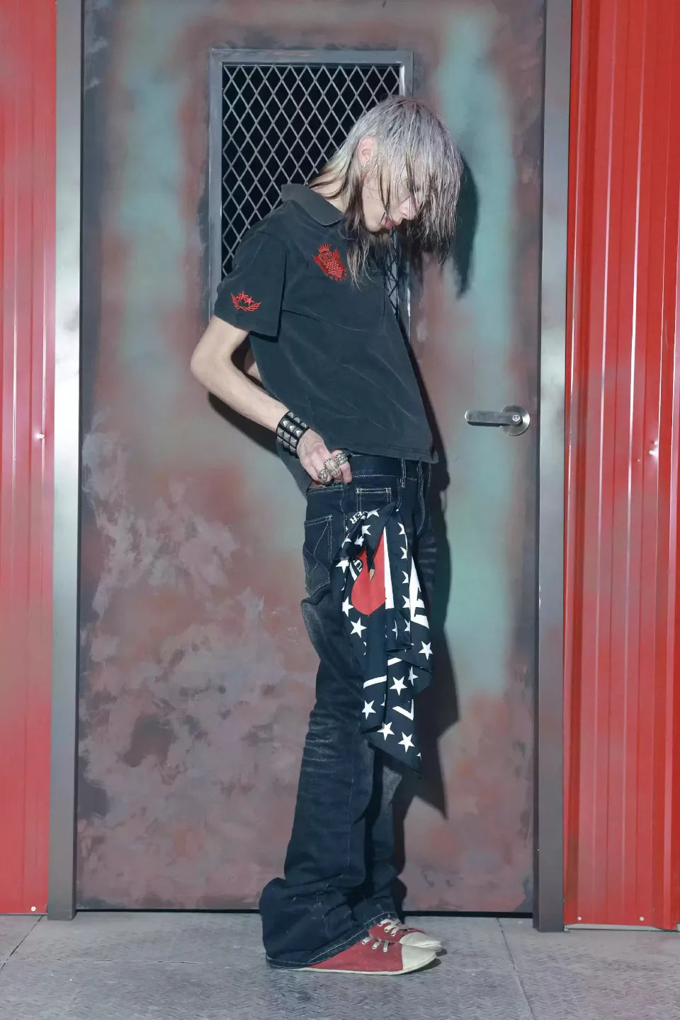 Ghost Scratch Jeans。膝から裾にかけて緩やかに広がる、溜まり感の美しいスリムバギーシルエット