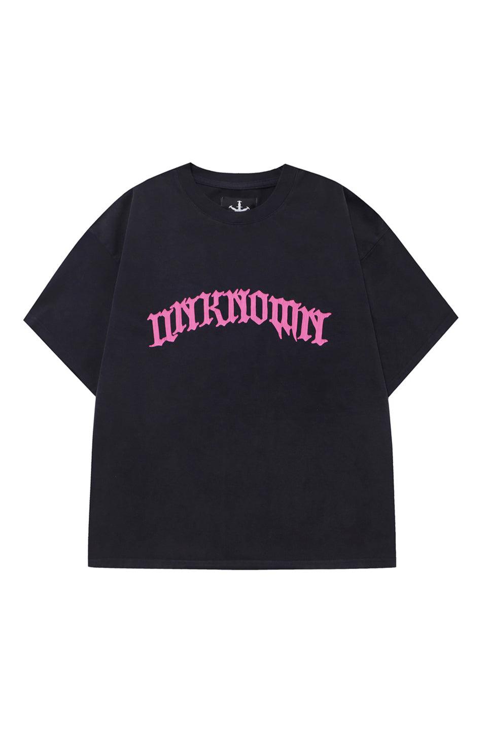 Unknown London - Gothic Unknown Logo Tee アンノウンロンドン Tシャツ