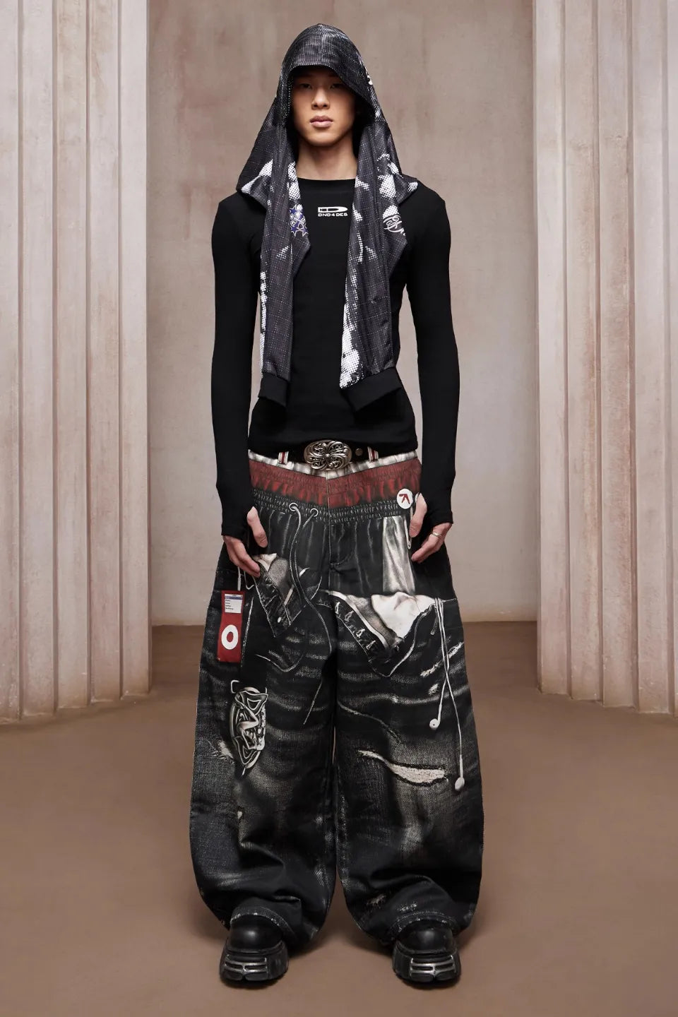 Honeysuckle Buckle Carved Leather Belt