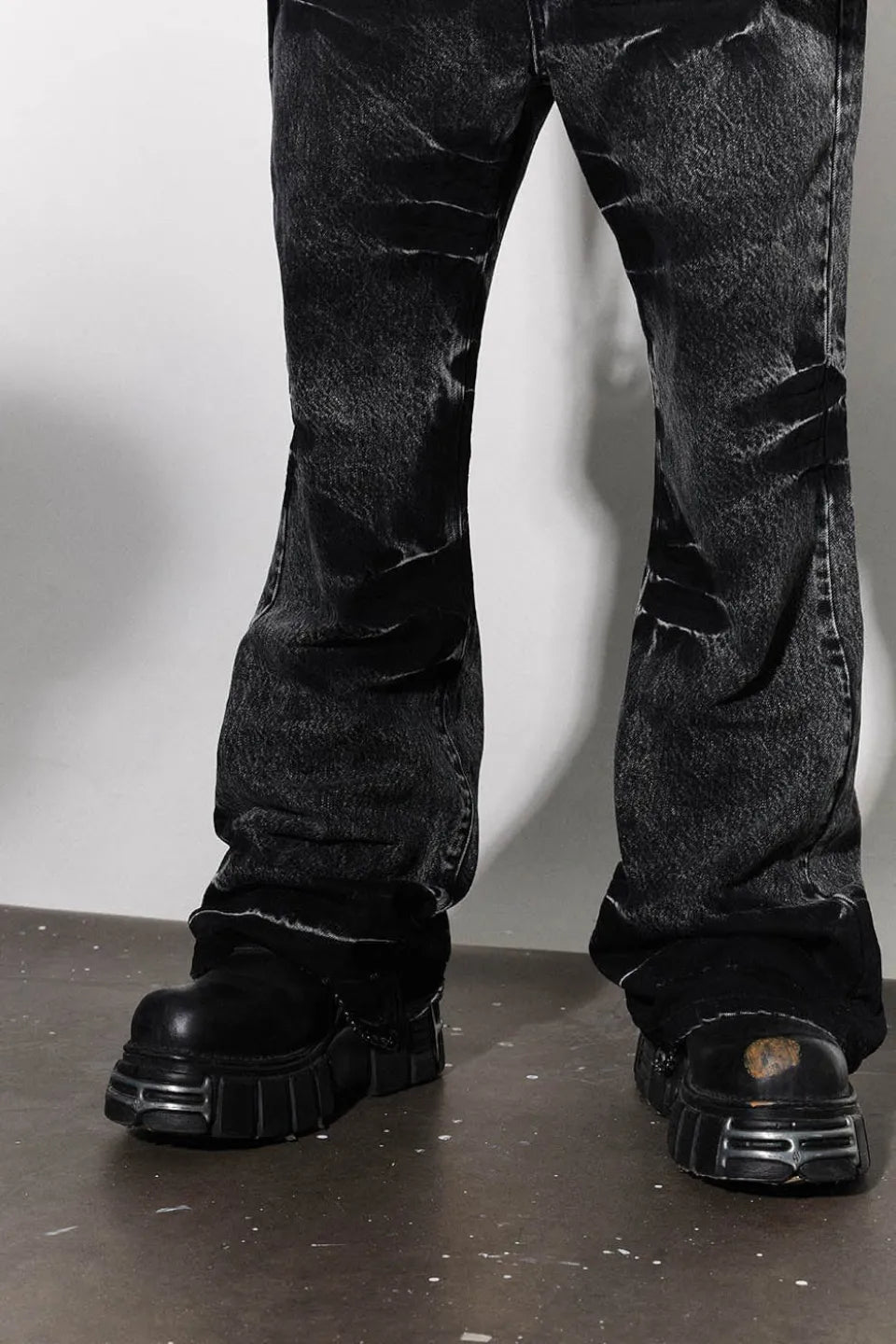 Lightning Crease Washed Flared Jeans