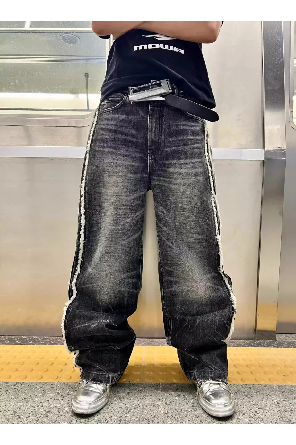 Lightning Washed Frayed Hem Jeans
