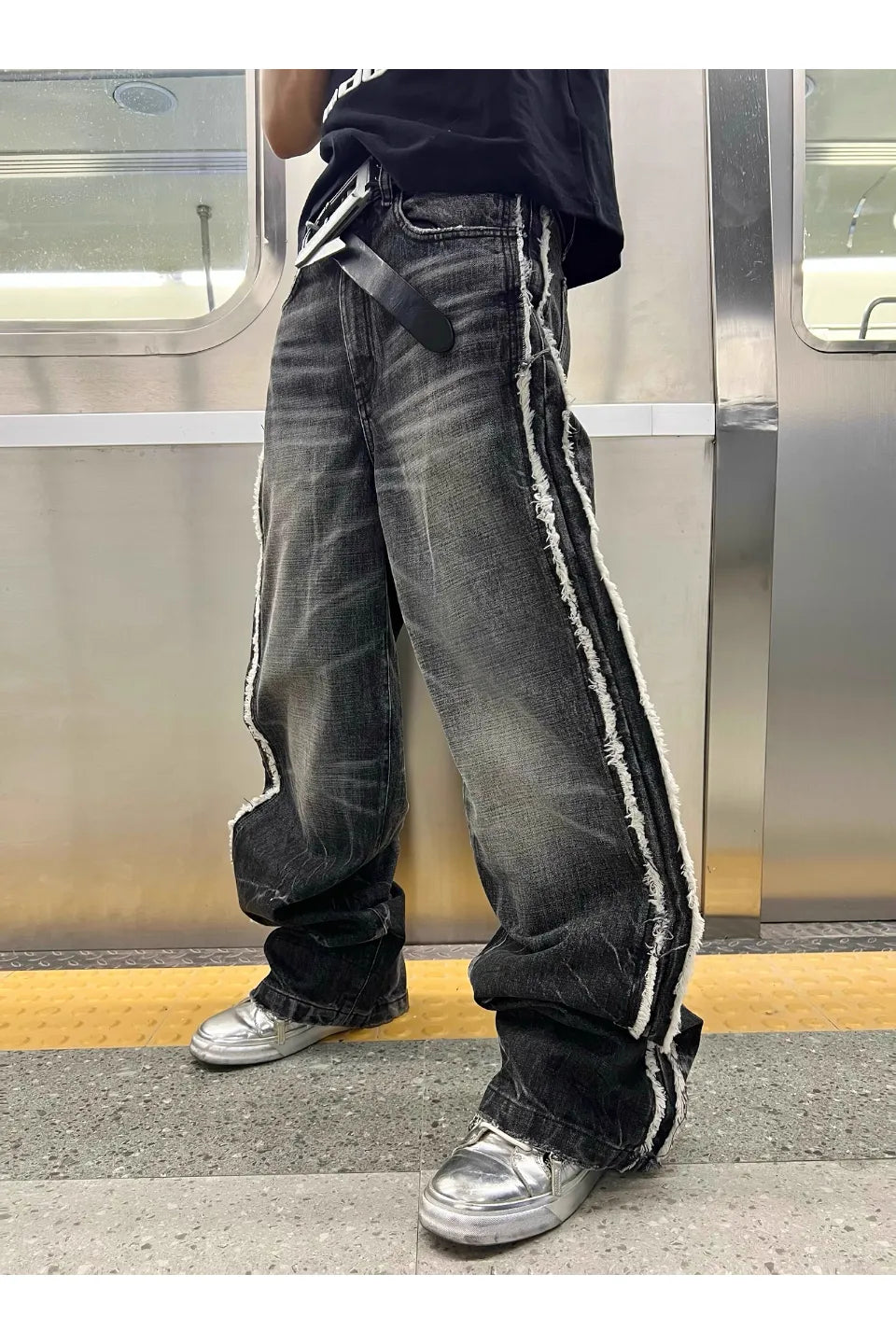 Lightning Washed Frayed Hem Jeans