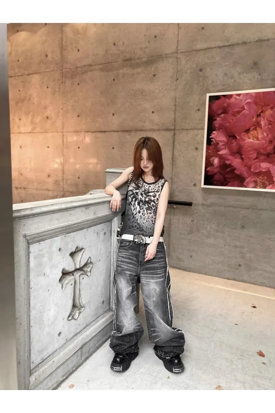 Lightning Washed Frayed Hem Jeans
