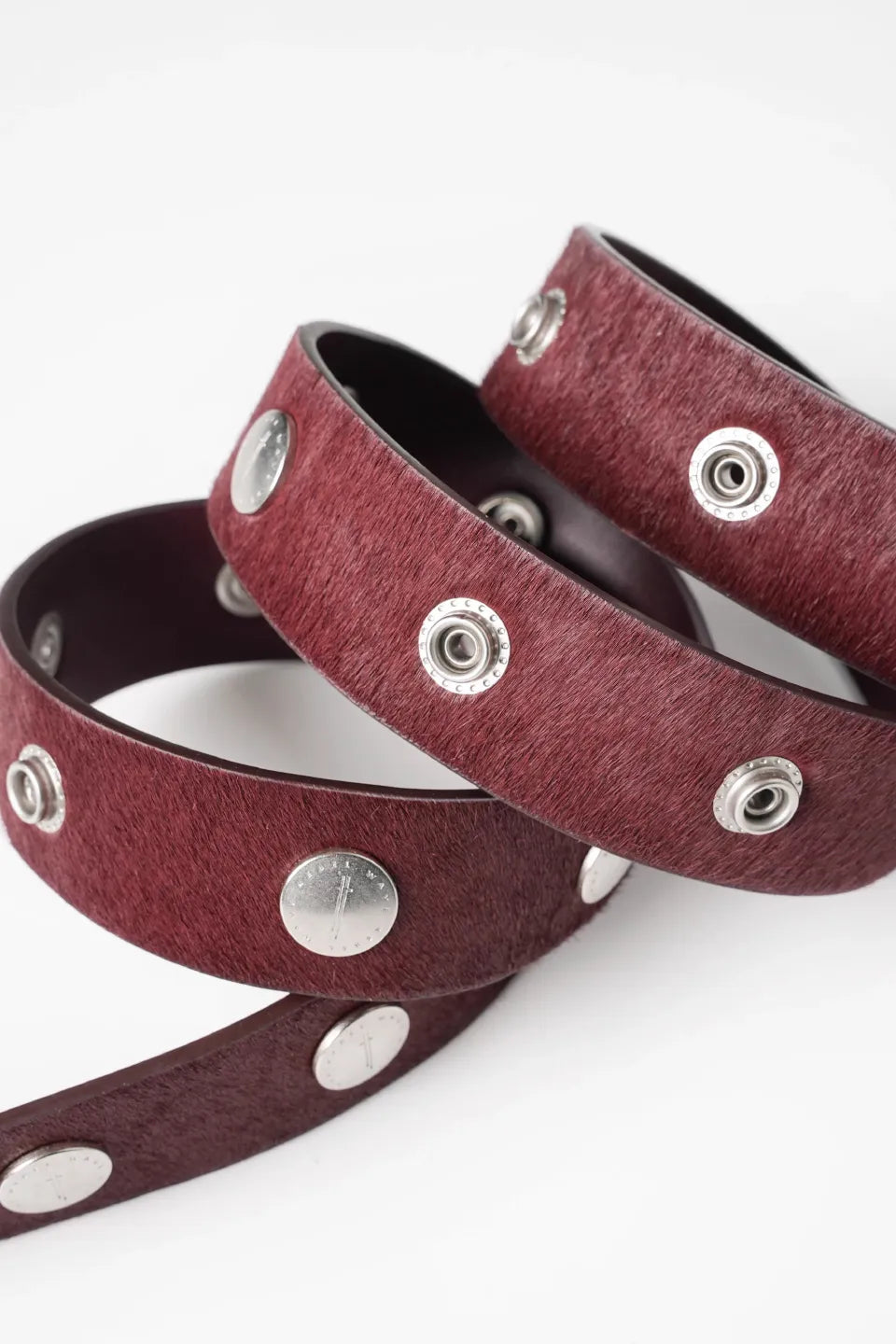 REBEL WAVE Snap Button Belt - 等間隔にシルバーのスナップボタンが並ぶブラックのパンクベルト全体