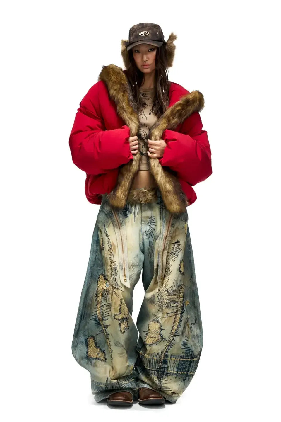 Stain Embroidery Curved Jeans