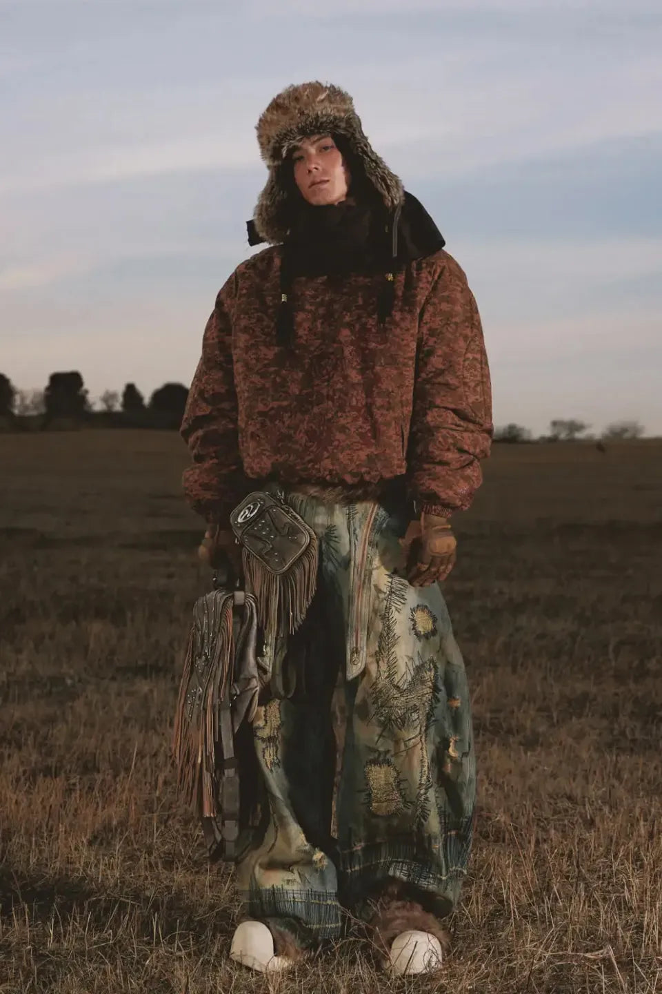 Stain Embroidery Curved Jeans