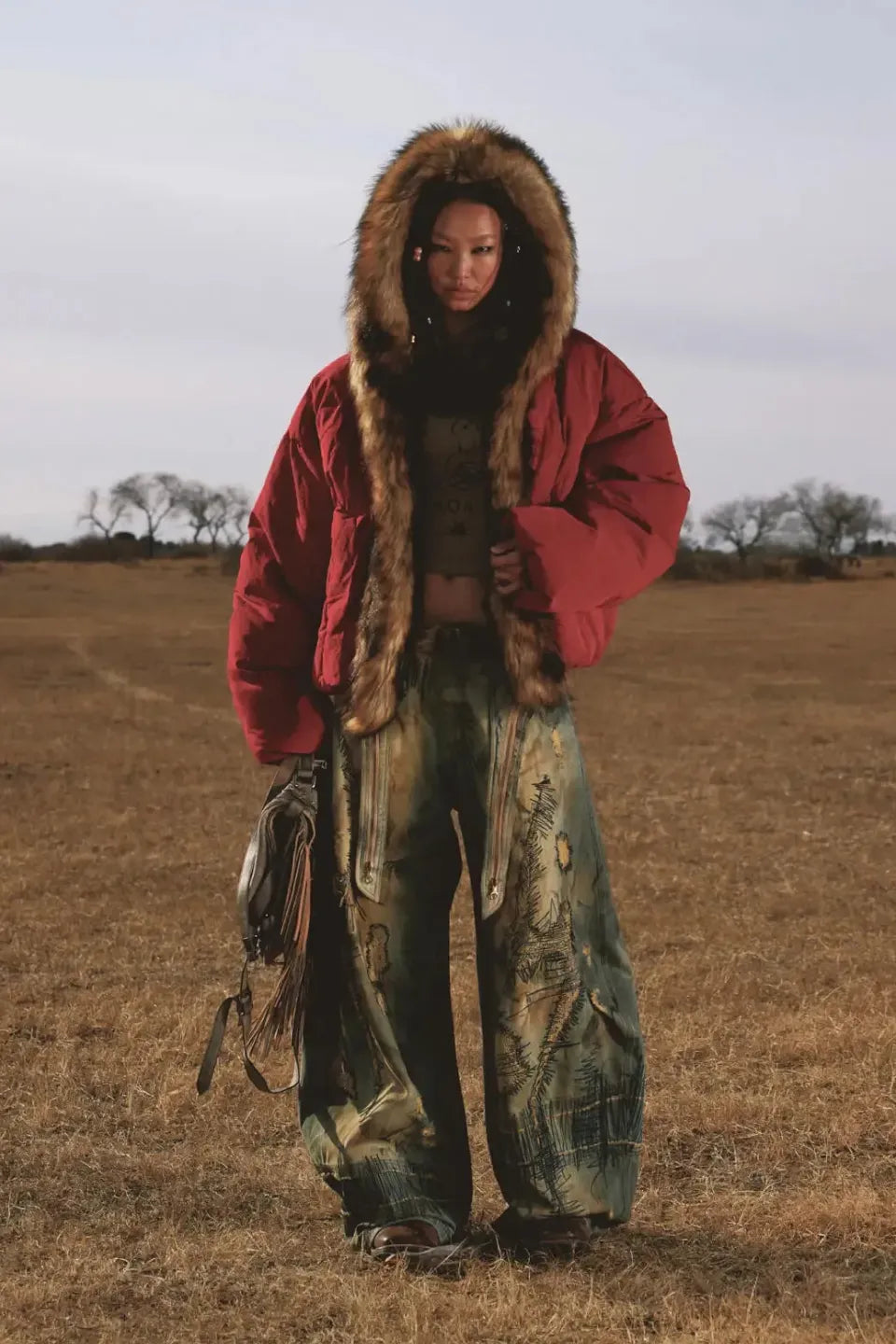 Stain Embroidery Curved Jeans