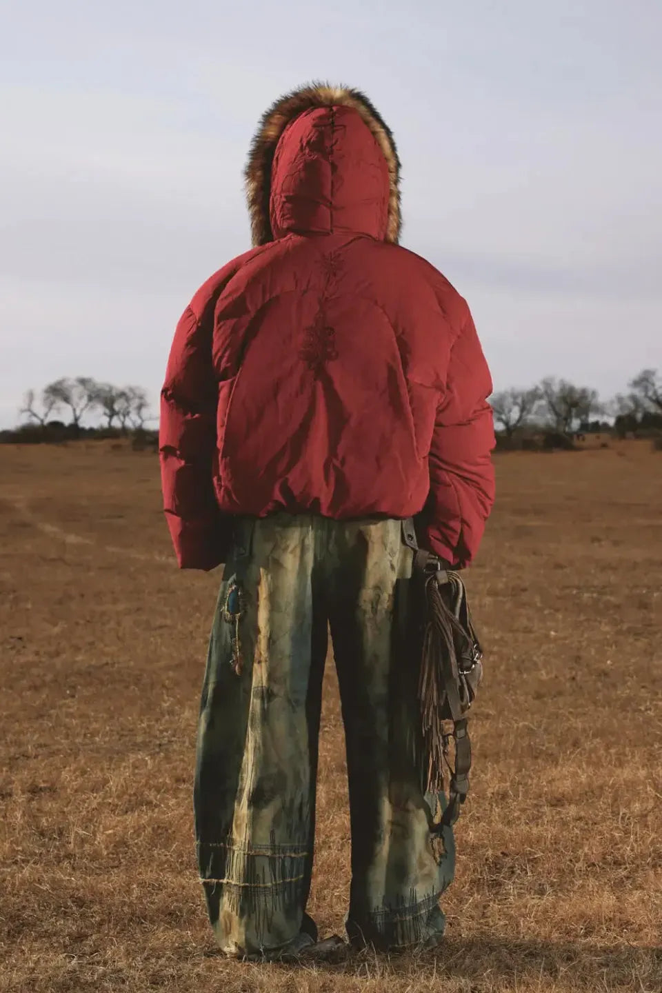 Stain Embroidery Curved Jeans