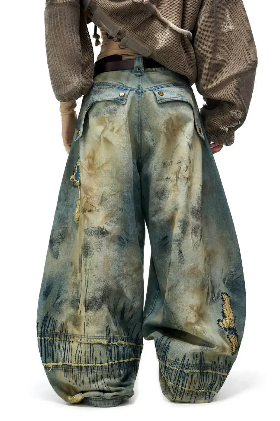 Stain Embroidery Curved Jeans