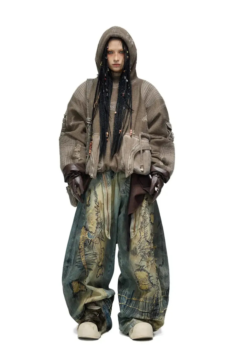 Stain Embroidery Curved Jeans