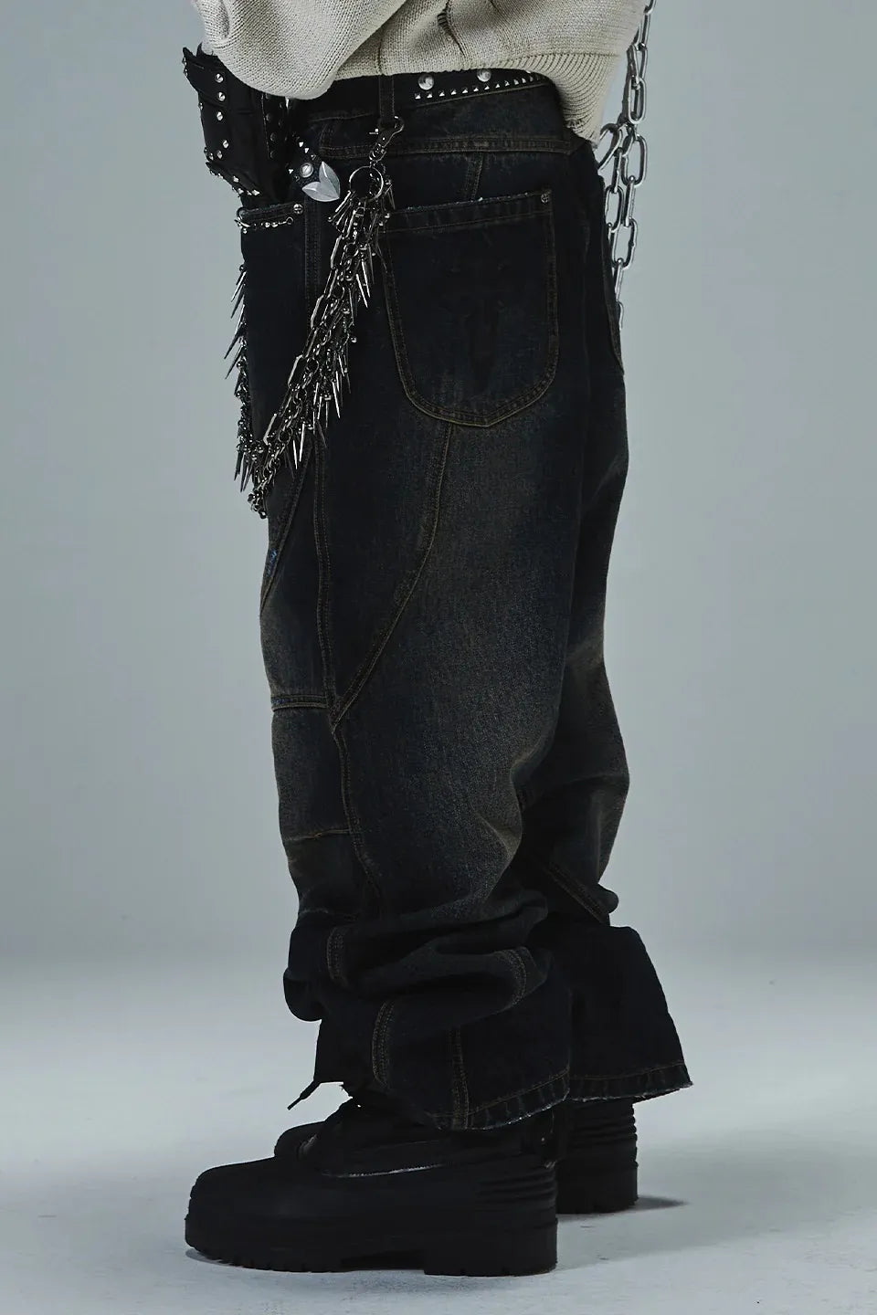 Switching Pierced Baggy Jeans