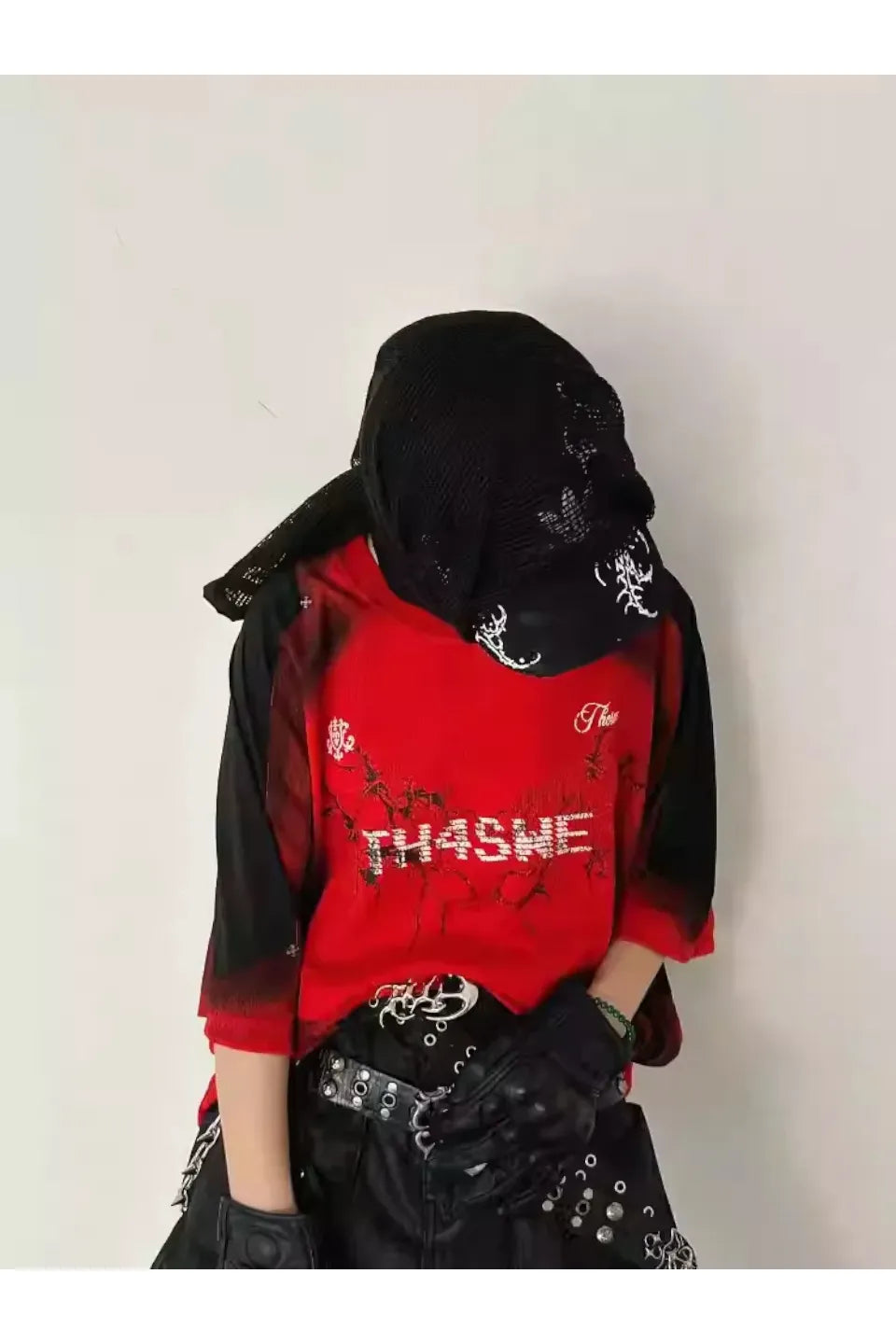 Thorn Pattern Dirty Art Studded Jersey T-shirt