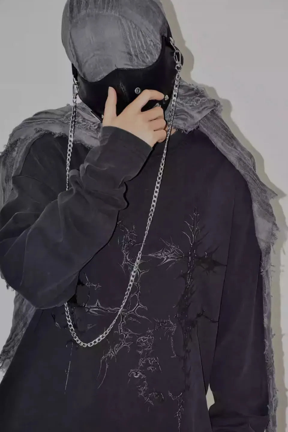 Thorny Sculpted Wash Perforated Long Sleeved T-shirt