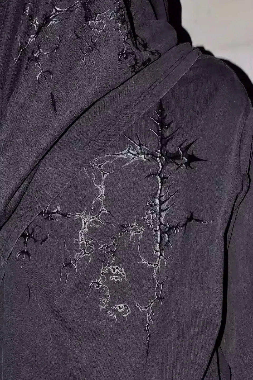 Thorny Sculpted Wash Perforated Long Sleeved T-shirt