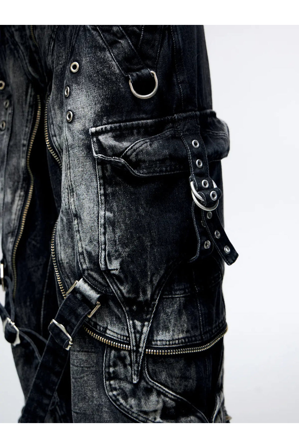 A Line Baggy Jeans with Hardware Details