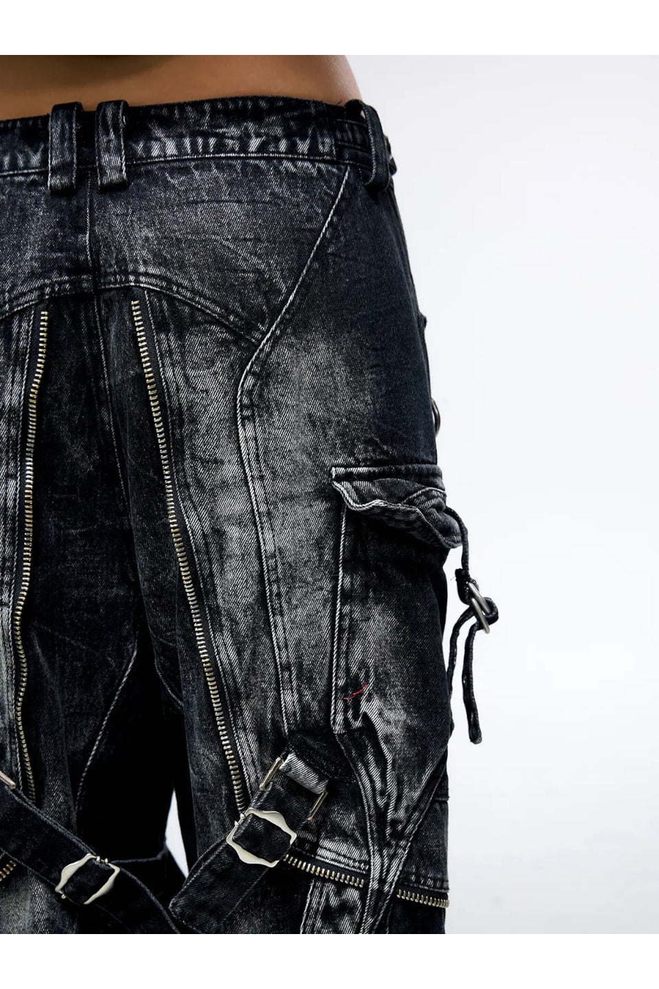 A Line Baggy Jeans with Hardware Details