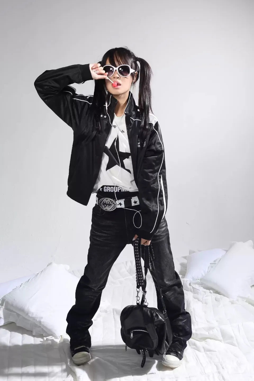 GROUPMAREK ジャケットの詳細。マットなナイロンと光沢のある素材による、コントラストの効いたパネルディテール