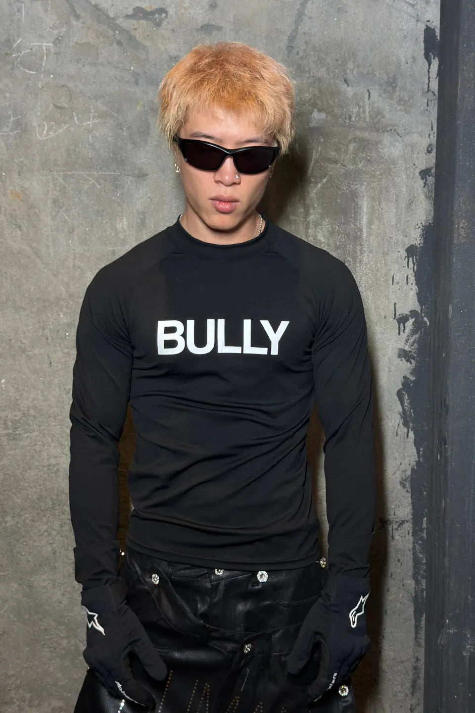 Bully Graphic Stretch Racing LS Tee