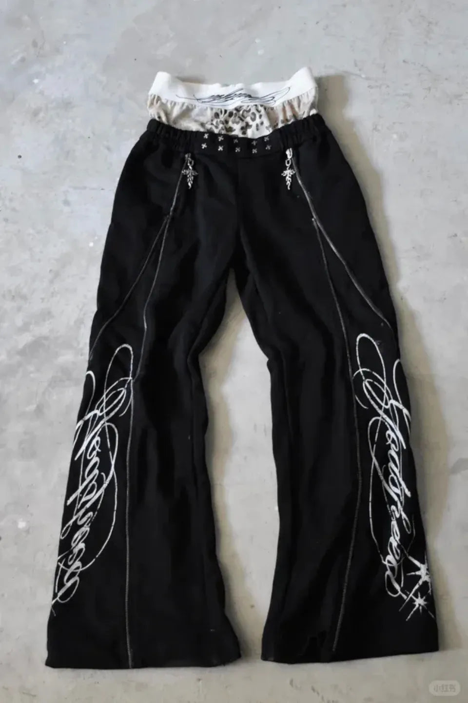 Calligraphy Leopard Double Waistband Side Zip Flared Sweatpants
