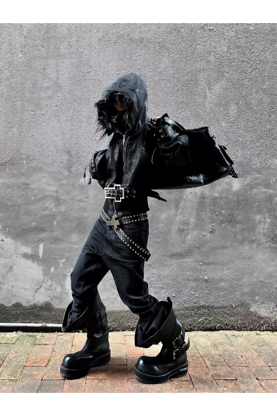 ╋ Cracked Leather Rivet Belt