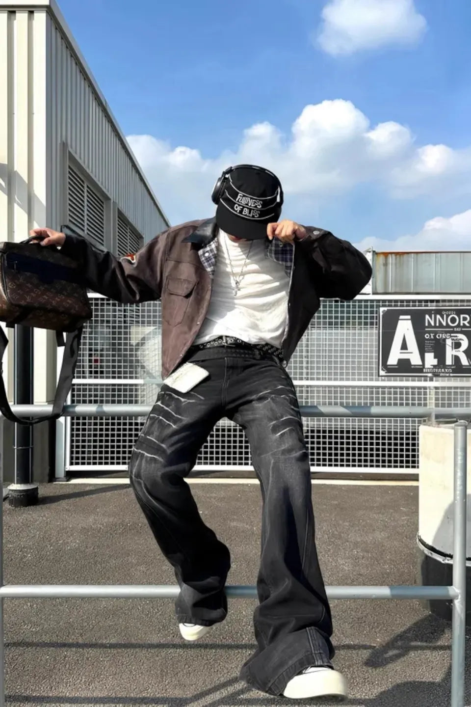 パンツ 00s Levi's waxed flare denim coating Y2K Wax Coating Flare denim archive y2k 00s - メルカリ