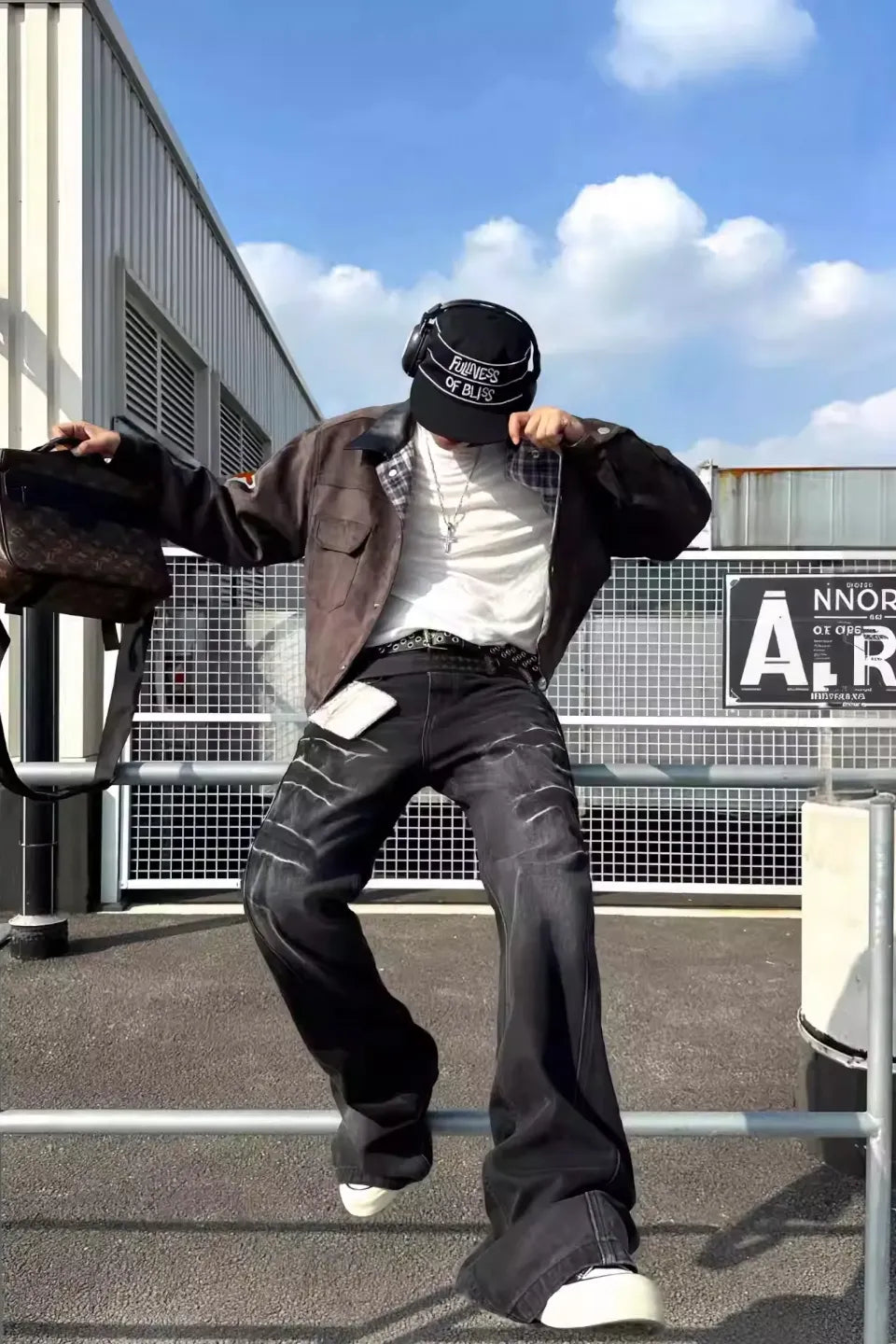 TH4SWE ザフォースウィ｜Cracked Whiskers Distressed Wash Flare