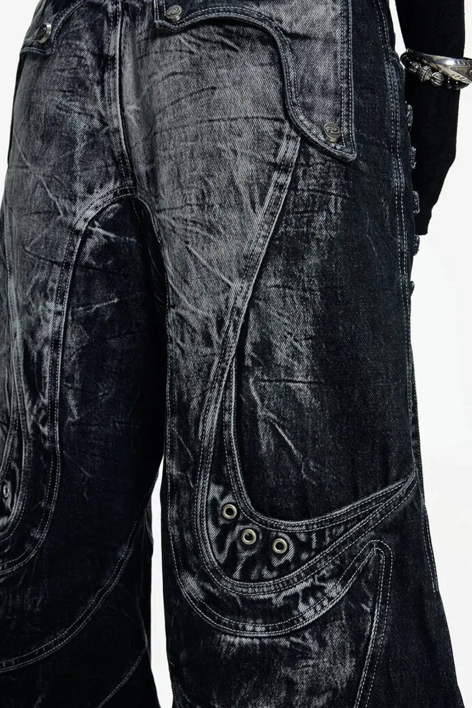 PERSONSOUL Deconstructed Exaggerated Flared Patchwork Jeans - 複雑なパッチワークと裾の劇的な広がりが特徴の解体再構築フレアデニム