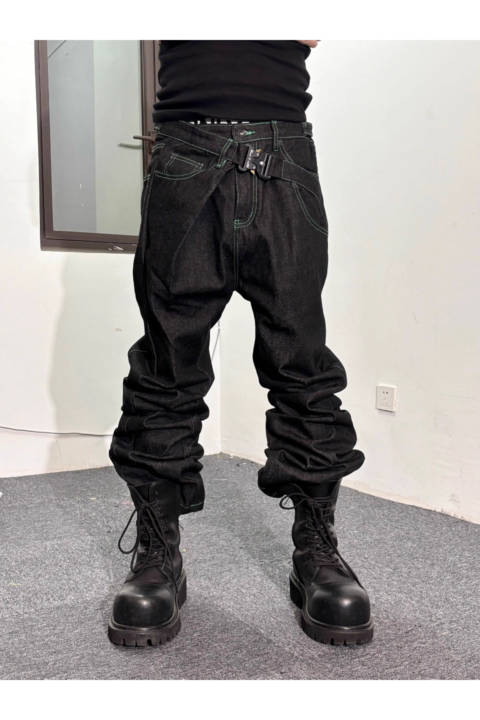 Embroidered Unslicked Raw Color Raw Denim Trousers