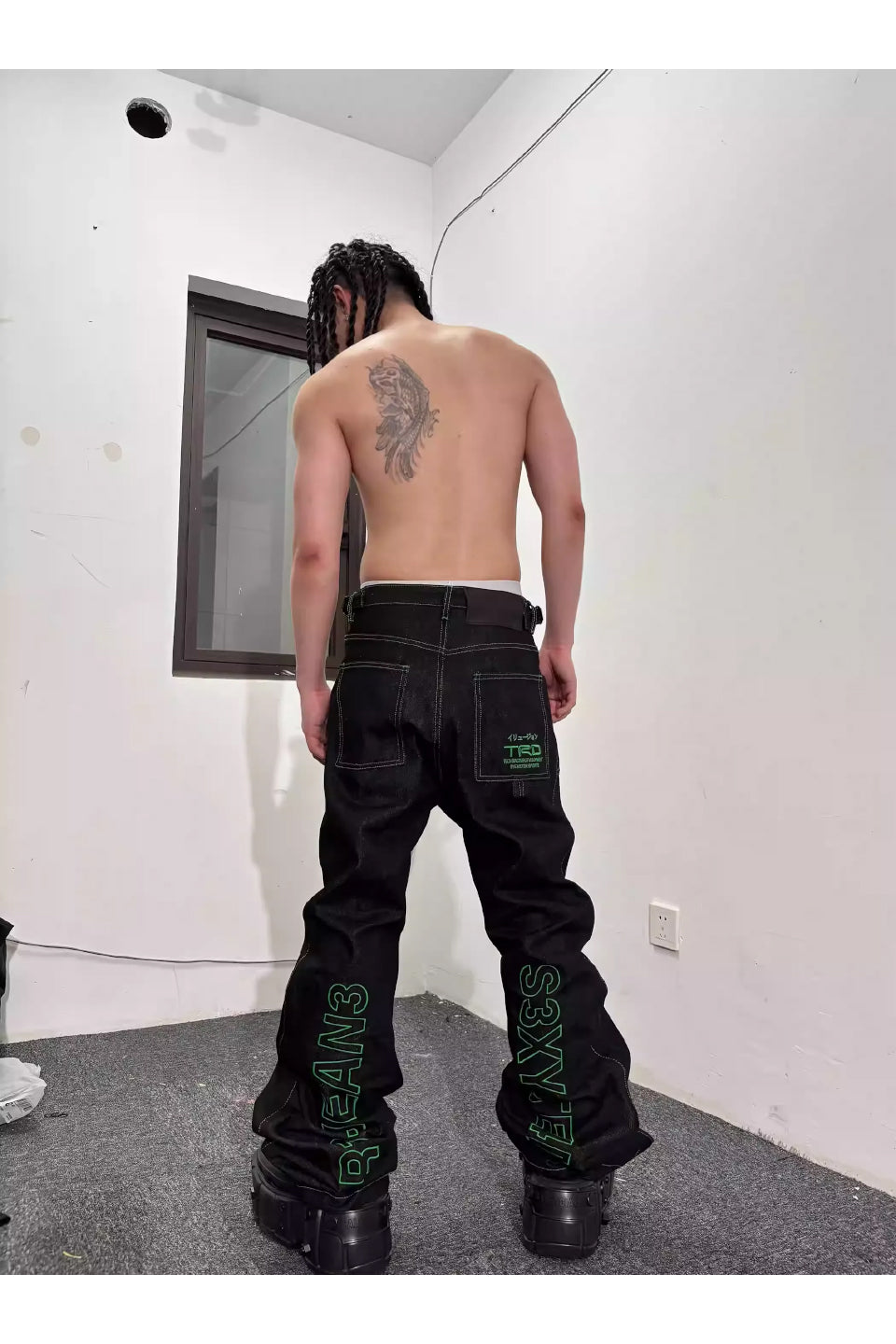 Embroidered Unslicked Raw Color Raw Denim Trousers