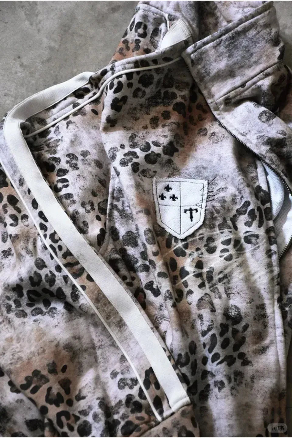 Faded Leopard Stand Collar Zip Sweat Jacket