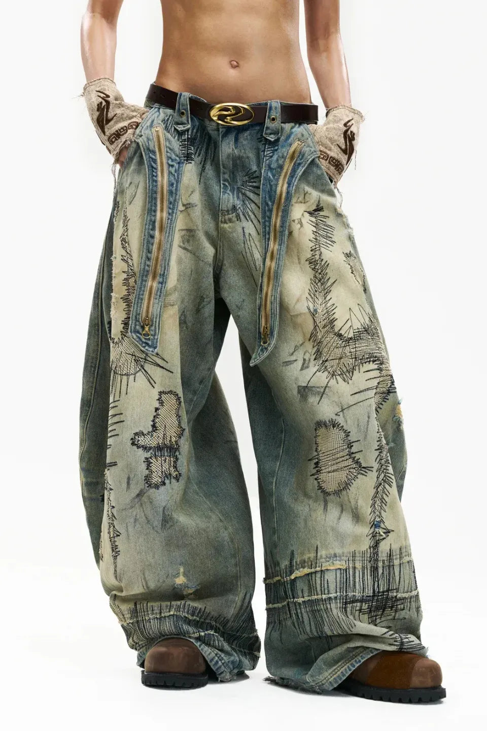 Stain Embroidery Curved Jeans