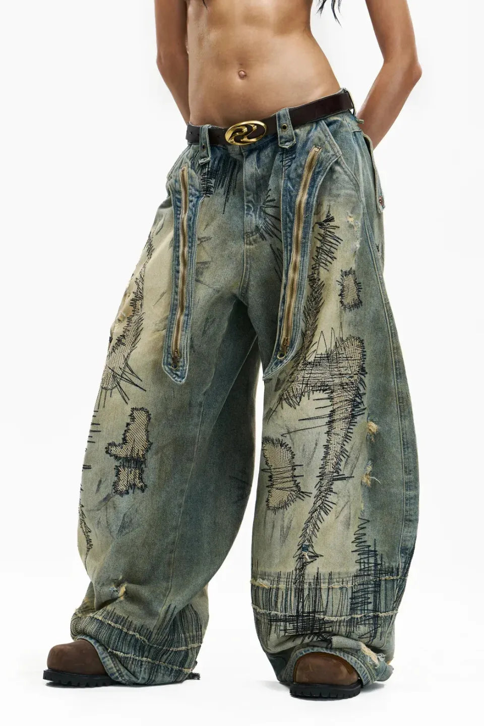 Stain Embroidery Curved Jeans