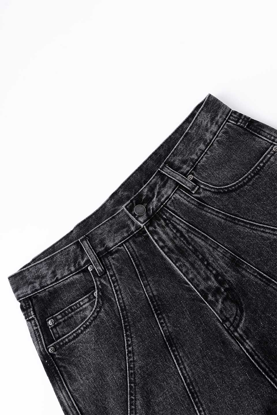 Switching Pierced Baggy Denim Shorts