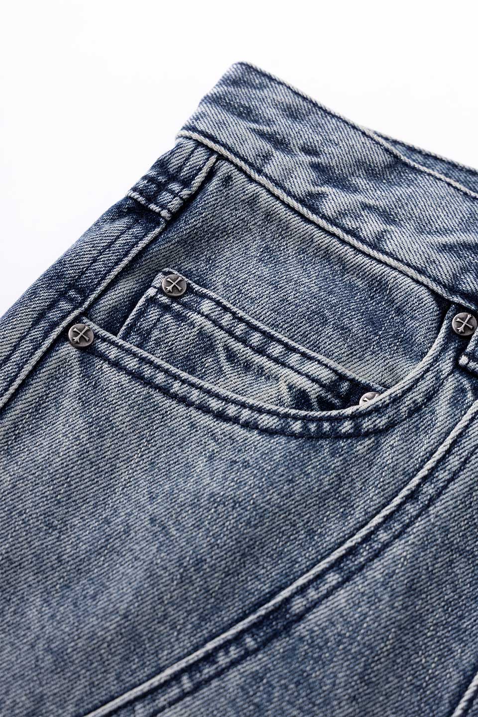 Switching Pierced Baggy Denim Shorts