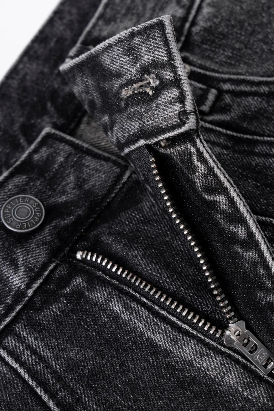 Switching Pierced Baggy Denim Shorts