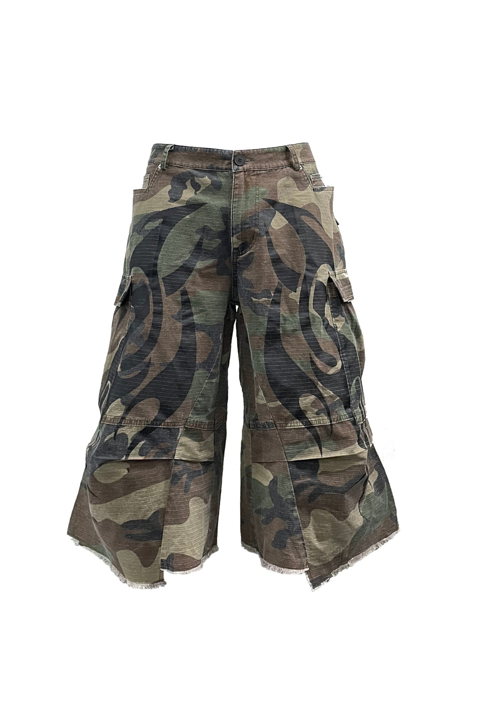 Totem Print Distressed Camouflage Jorts