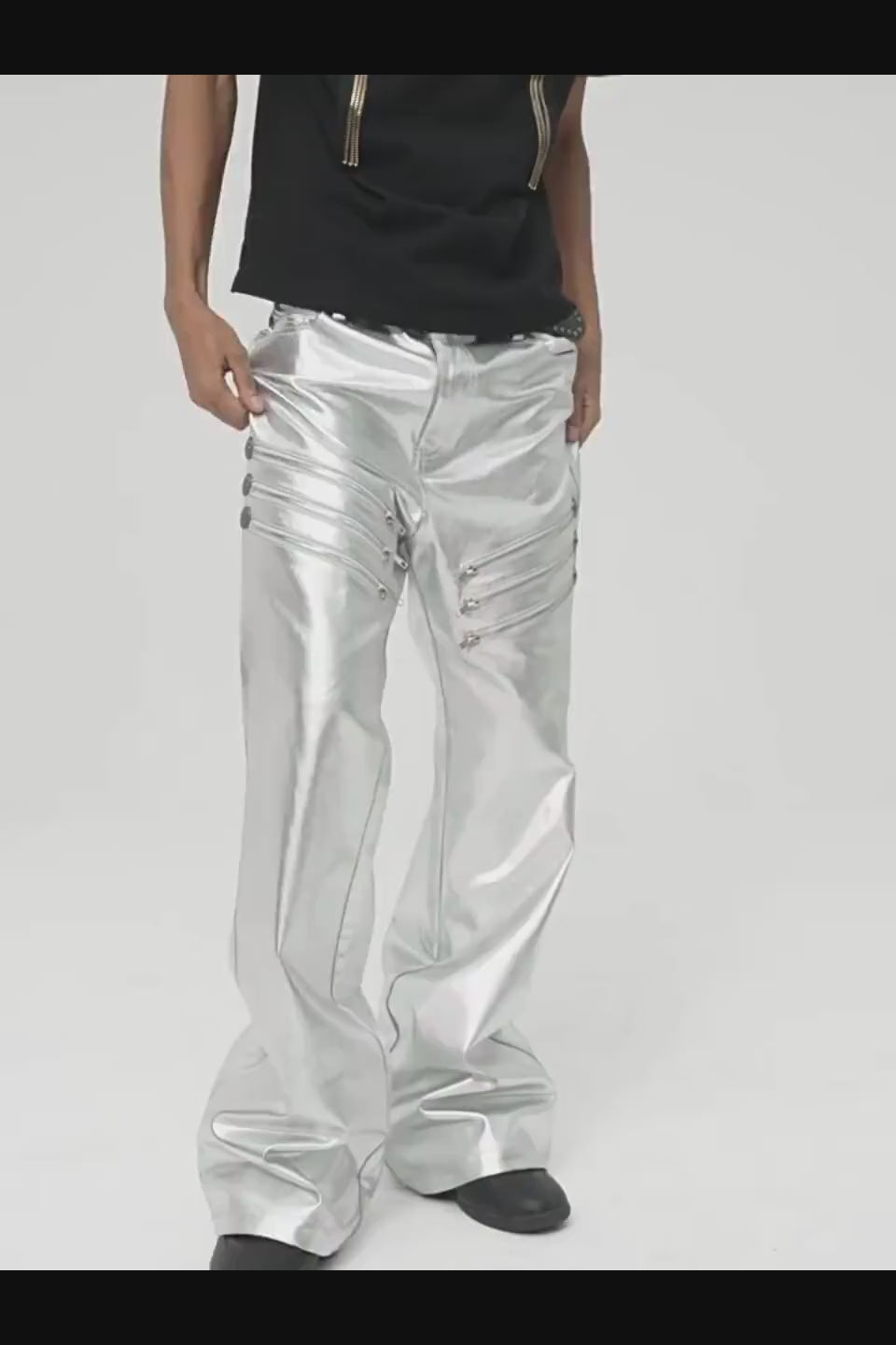 FOURTH3EX Metallic Silver Flared Trousers - 鏡面のような光沢を放つシルバーのメタリックフレアパンツ