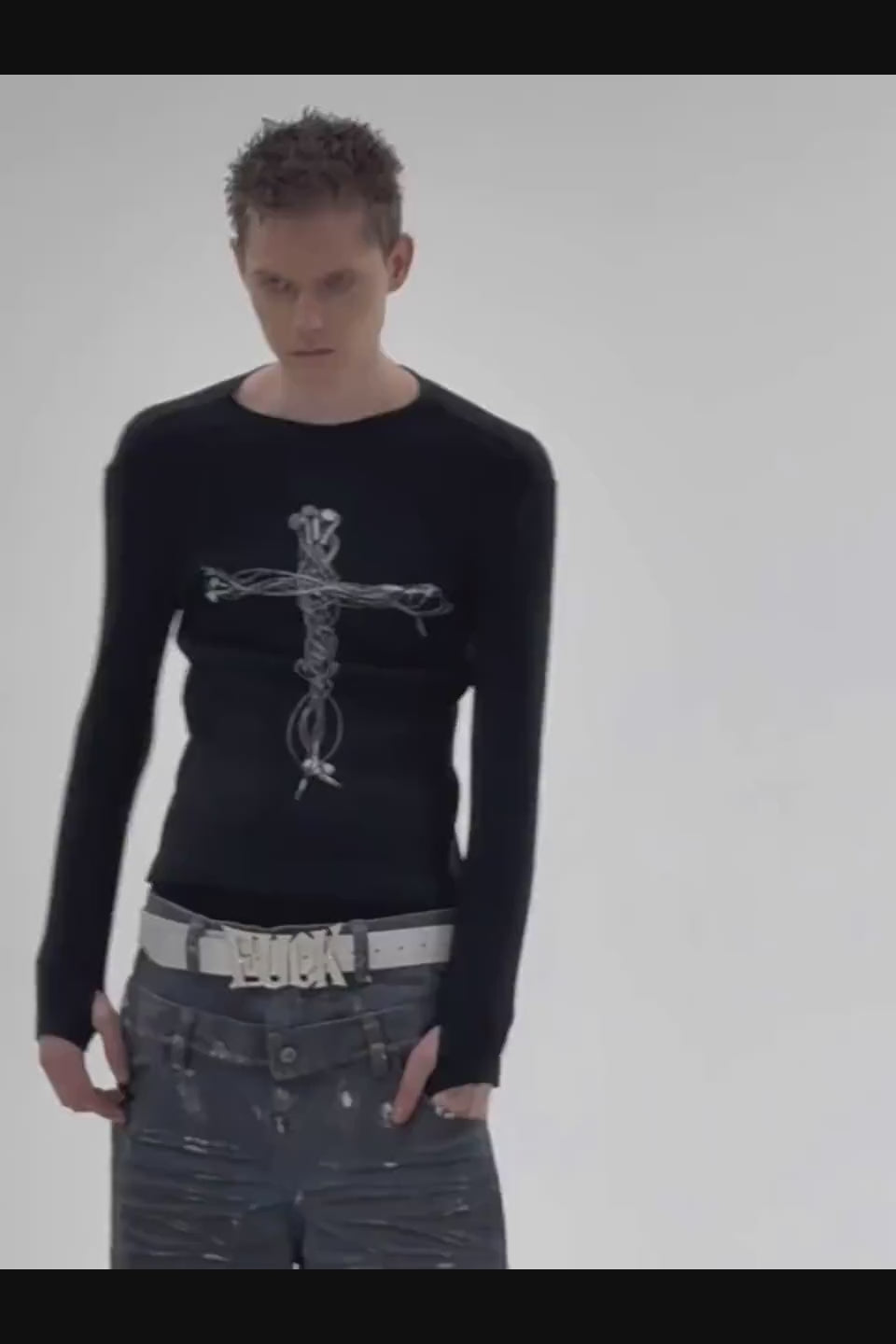 FOURTH3EX Graphic Cross Headphone LS Tee - 首元にヘッドフォンとクロスのグラフィックが施されたブラックロンT