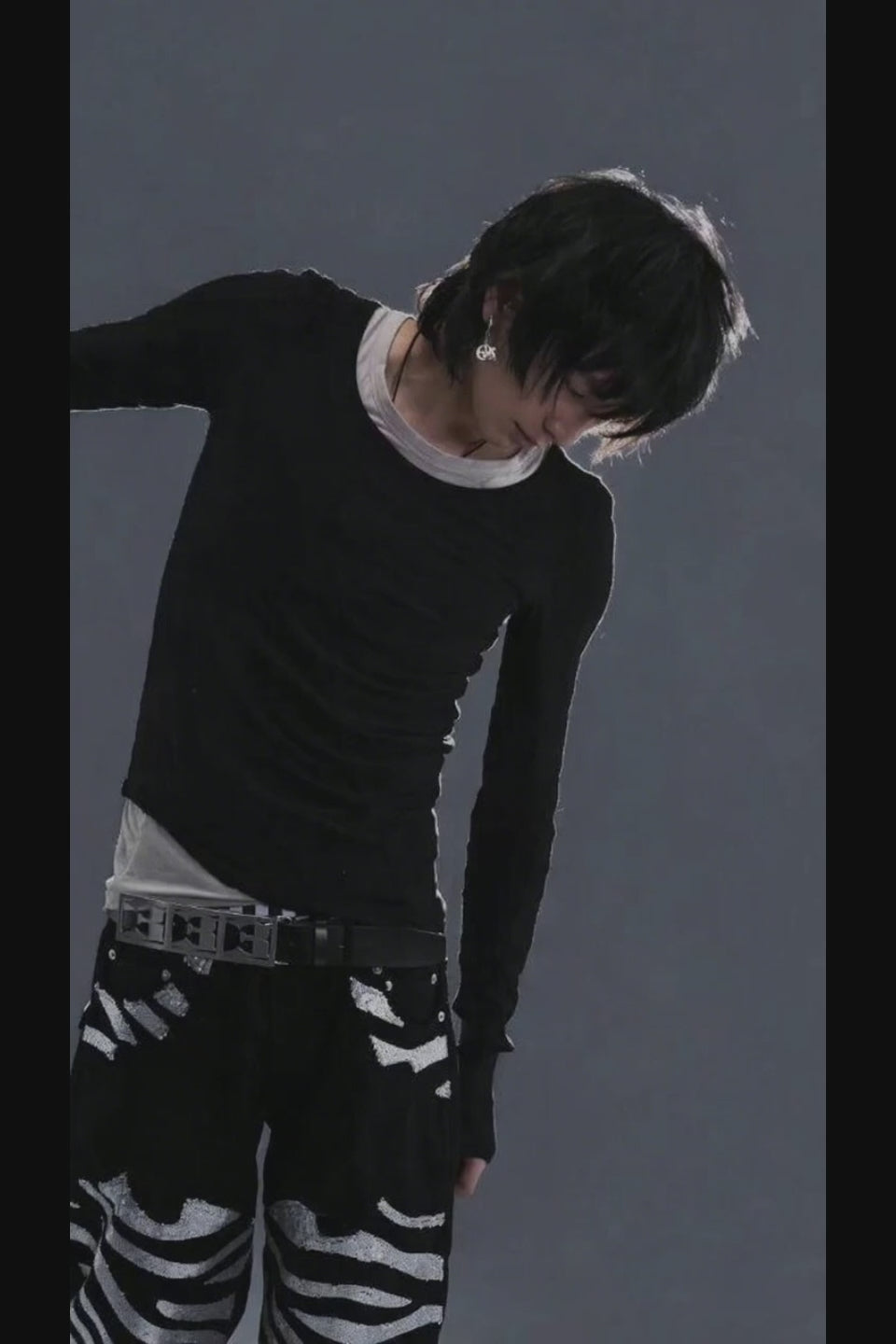 PCCVISION Layered Top。伸縮性のあるタイトな素材感と、ボディラインを強調する洗練されたシルエットのディテール