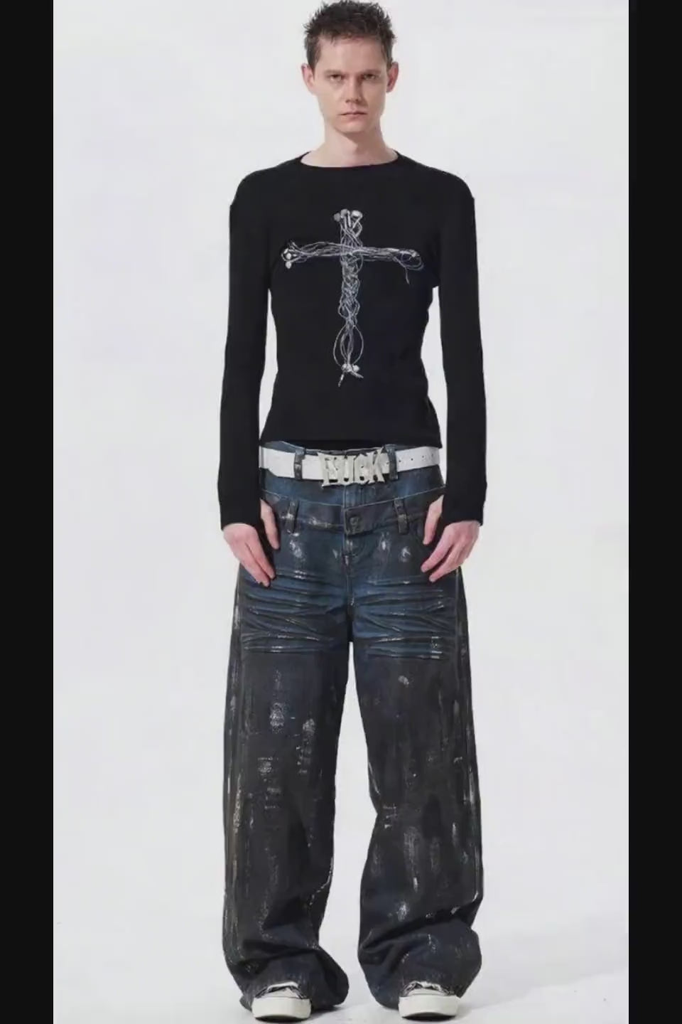 FOURTH3EX Graphic Cross Headphone LS Tee - 首元にヘッドフォンとクロスのグラフィックが施されたブラックロンT