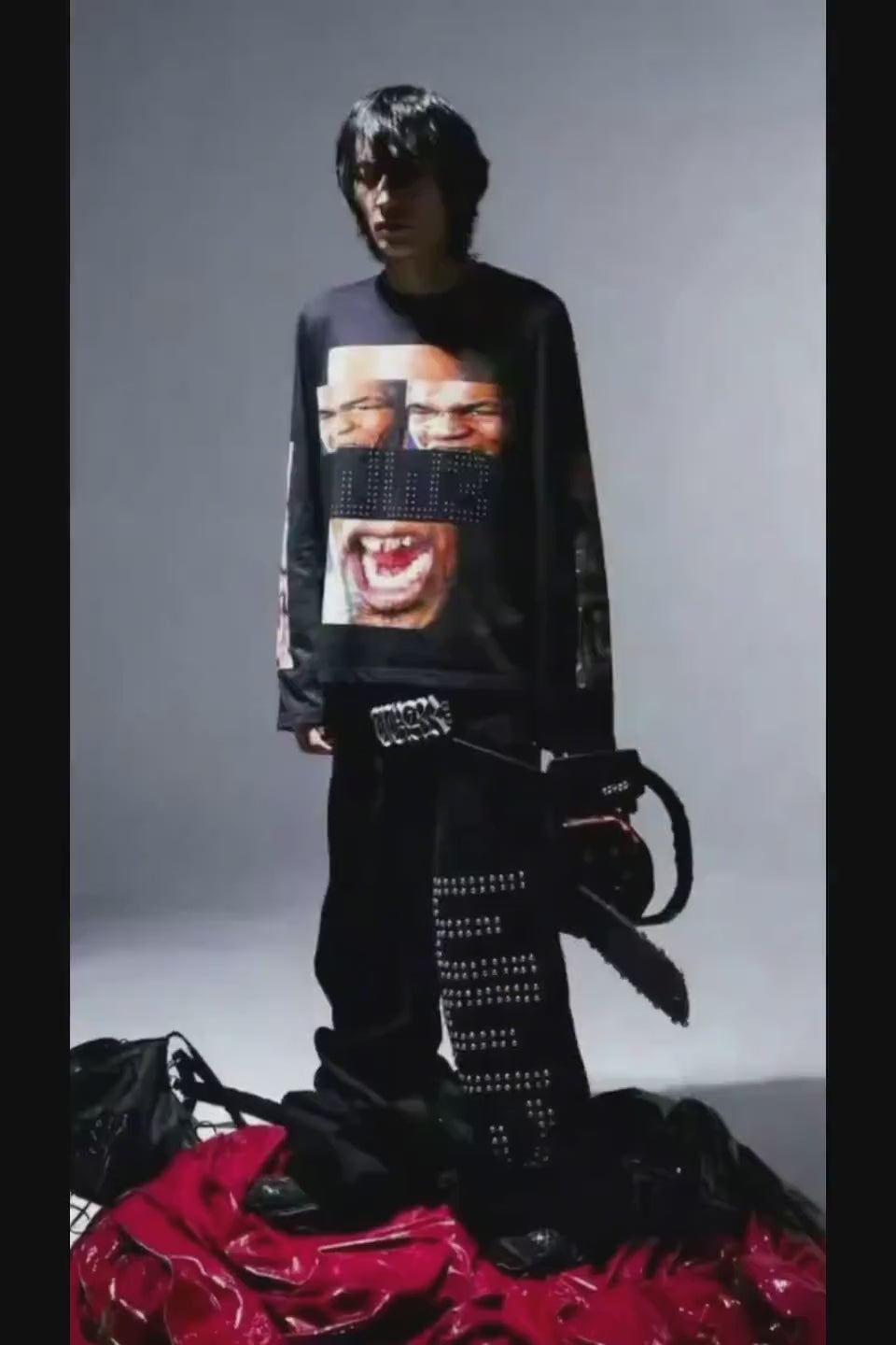 GMK × PCCVISION Tyson Printed Long Sleeve - 背面のタイソン・プリントと炎のグラフィック、サインデザインの詳細