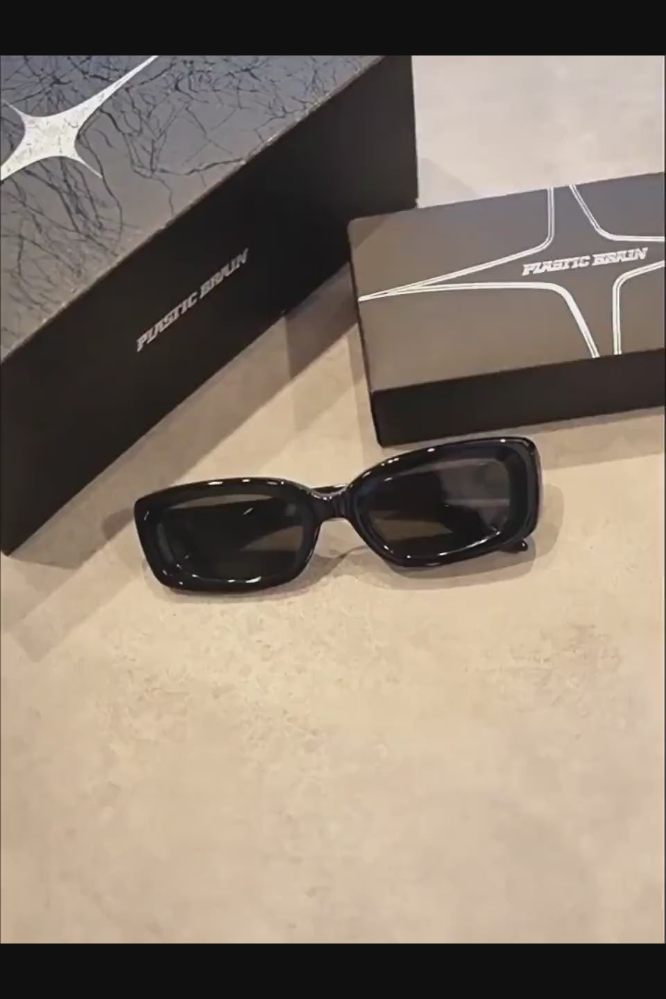 PLASTIC BRAIN | Sleek Black Frame Sunglasses スリーク サングラス